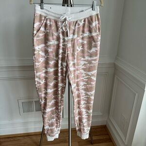 NWOT Banana Republic Pink and White Camo Joggers Small